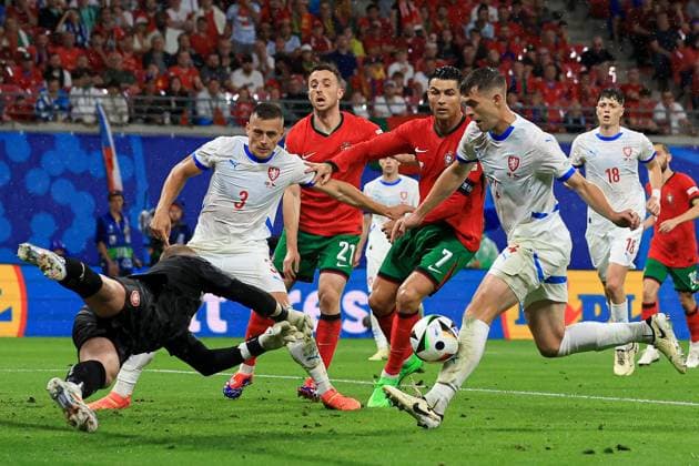 Robin Hranac of Czechia scores an own goal to make it 1-1 after Jindrich Stanek of Czechia pushes the ball into their path Portugal v Czechia, UEFA European Championship, EM, Europameisterschaft 2024, Group F, Football, Leipzig Stadium, Leipzig, Germany, 18 Jun 2024 EDITORIAL USE ONLY No use with unauthorised audio, video, data, fixture lists, club league logos or live services. Online in-match use limited to 120 images, no video emulation. No use in betting, games or single club league player publications.  Copyright: xMattxWest Shutterstockx 14543474cc