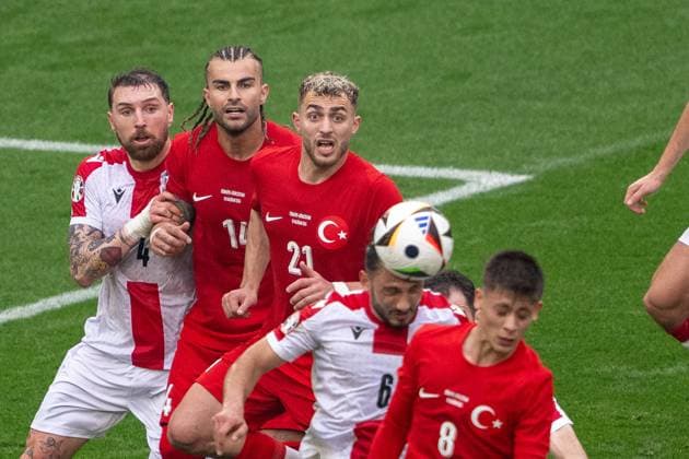 GER, EURO 2024, Group F, Turkey Tur vs Georgia GEO 18 06 2024, BVB Stadium Dortmund, Dortmund, GER, EURO 2024, Group F, Turkey Tur vs Georgia GEO In the picture Header Header duel Dynamics, action, action, action scene Arda Gueler Turkey TUR, 08 Giorgi Kochorashvili Georgia GEO, 06 Baris Alper Yilmaz Turkey TUR, 21 Abduelkerim Bardakci Turkey TUR, 14 Guram Kashia Georgia GEO, 04 nordphotoxGmbHxx xDenkinger nph00015