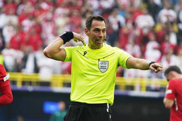 EURO 2024, Football, UEFA Euro 2024, Euro 2024, Group stage, Group F, Turkey Georgia BVB Stadion Dortmund Facundo Tello Argentina Referee , Action, Single image