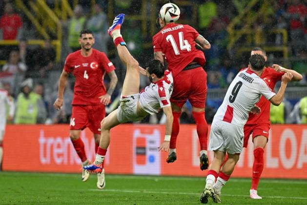 240618 EURO2024 TURKEY VS GEORGIA Khvicha Kvaratskhelia (7) of Georgia pictured in a duel with Abdulkerim Bardakci (14) of Turkey during a soccer game between the national teams of Turkey and Georgia on the first matchday in Group F in the group stage of the UEFA EURO, EM, Europameisterschaft,Fussball 2024 tournament , on Tuesday 18 June 2024 in Dortmund , Germany . PHOTO SPORTPIX David Catry DORTMUND GERMANY  Copyright: xx 464609
