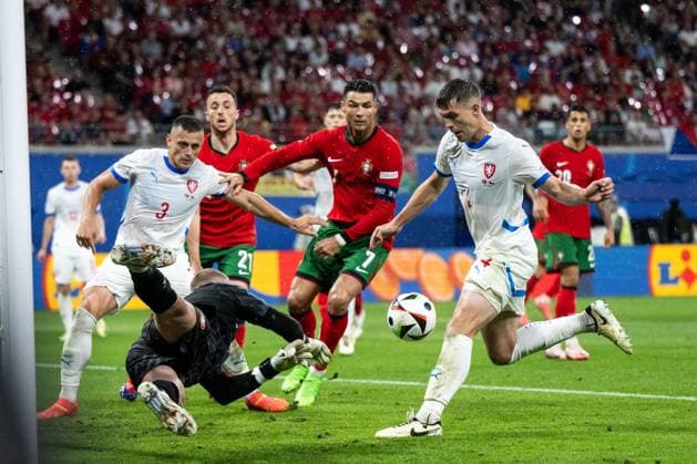 240618 Goalkeeper Jindfich Stanek and Robin Hranac of Czech Republic during the UEFA Euro 2024 Football Championship match between Portugal and Czech Republic on June 18, 2024 in Leipzig Photo Mathias Bergeld BILDBYRAN kod MB MB0938 fotboll football soccer fotballs em europamästerskap em uefa euro uefa european football championship euro 2024 portugal tjeckien czech republic bbeng  Copyright: MATHIASxBERGELD BB240618MB114