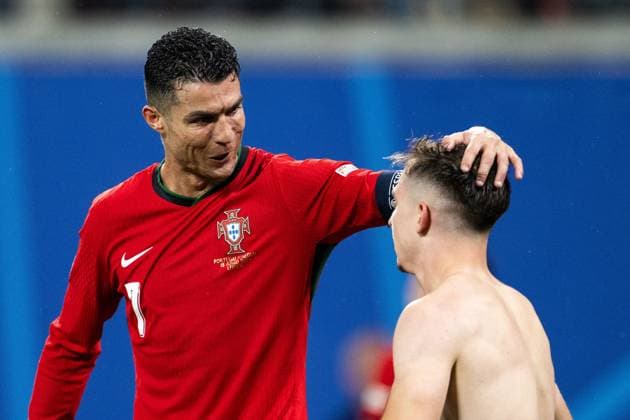 240618 Francisco Conceicao of Portugal with Cristiano Ronaldo after 2 1 during the UEFA Euro 2024 Football Championship match between Portugal and Czech Republic on June 18, 2024 in Leipzig Photo Mathias Bergeld BILDBYRAN kod MB MB0938 fotboll football soccer fotballs em europamästerskap em uefa euro uefa european football championship euro 2024 portugal czech republic bbeng jubel  Copyright: MATHIASxBERGELD BB240618MB128