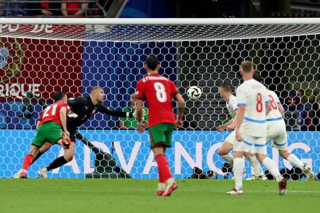 18 06 2024, xtgx, Football EM 2024, Portugal Czech Republic emspor, v l Not given goal for the alleged 2 1 by Diogo Silva Portugal but Cristiano Ronaldo Portugal was previously offside Jindrich Stanek Czech Republic DFL DFB REGULATIONS PROHIBIT ANY USE OF PHOTOGRAPHS as IMAGE SEQUENCES and or QUASI VIDEO Leipzig