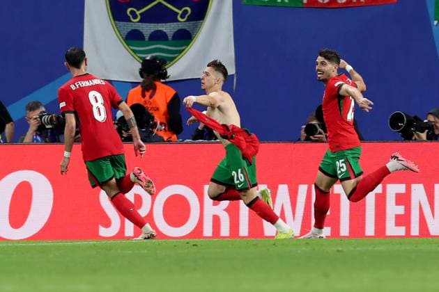18 06 2024, xtgx, Football EM 2024, Portugal Czech Republic emspor, v l Goal celebration after the goal to celebrate the goal celebrate 2 1 by Francisco Fernandes Da Conceicao Portugal DFL DFB REGULATIONS PROHIBIT ANY USE OF PHOTOGRAPHS as IMAGE SEQUENCES and or QUASI VIDEO Leipzig