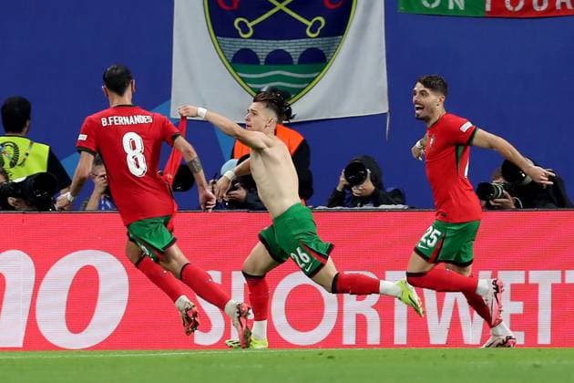 18 06 2024, xtgx, Football EM 2024, Portugal Czech Republic emspor, v l Goal celebration after the goal to celebrate the goal celebrate 2 1 by Francisco Fernandes Da Conceicao Portugal DFL DFB REGULATIONS PROHIBIT ANY USE OF PHOTOGRAPHS as IMAGE SEQUENCES and or QUASI VIDEO Leipzig