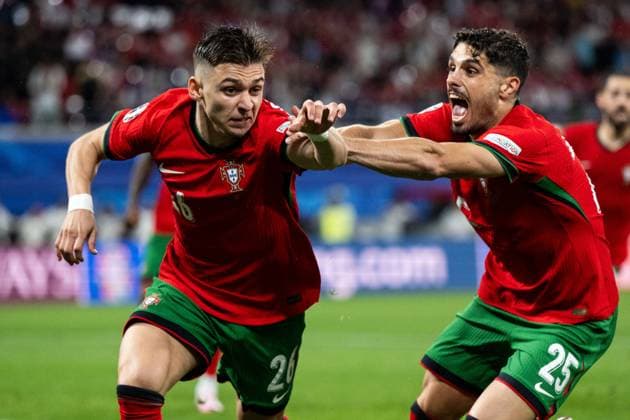 240618 Francisco Conceicao and Pedro Neto of Portugal celebrate after 2 1 during the UEFA Euro 2024 Football Championship match between Portugal and Czech Republic on June 18, 2024 in Leipzig Photo Mathias Bergeld BILDBYRAN kod MB MB0938 fotboll football soccer fotballs em europamästerskap em uefa euro uefa european football championship euro 2024 portugal czech republic bbeng jubel  Copyright: MATHIASxBERGELD BB240618MB137