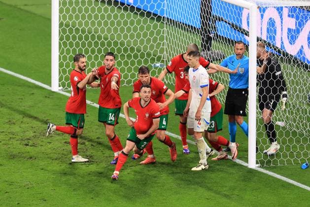 Fußball UEFA EURO 2024 Gruppe F Portugal gegen Tschechische Republik 18. Juni 2024 UEFA EURO 2024 Gruppe F Portugal gegen Tschechische Republik Diogo Jota von Portugal feiert ein Tor, das später nicht anerkannt wird Foto Simon Stacpoole Abseits Leipzig Deutschland  Copyright: xSimonxStacpoolexOffside