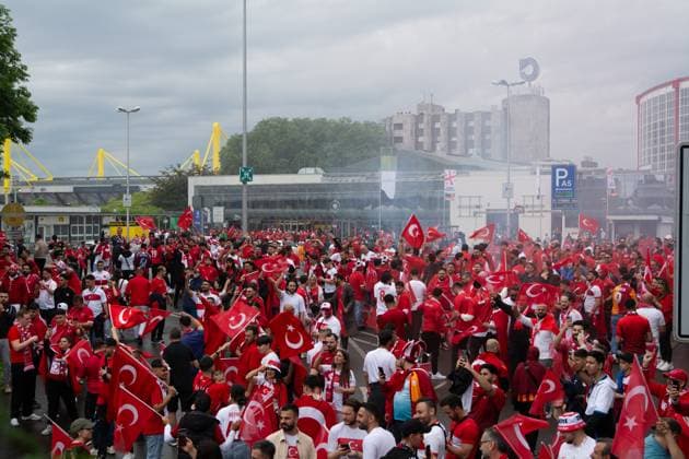 Turkish Football Fans March Toward BVB Stadium Dortmund Before The Game Between Turiye An Georgia Thousands of Turkish football fans are marching toward BVB stadium of Dortmund before the group F game between Turkiye and Georgia in Dortmund, Germany, on June 16, 2024. Dortmund Germany  Copyright: xYingxTangx originalFilename:tang-notitle240618_np4Tg.jpg