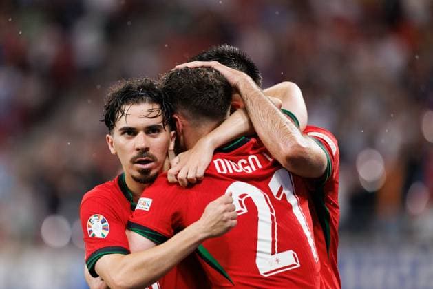 Vitinha, Diogo Jota celebrate after goal during UEFA EURO, EM, Europameisterschaft,Fussball 2024 game between national teams of Portugal and Czech Republic at Red Bull Arena, Leipzig, Germany (Maciej Rogowski) Leipzig Red Bull Arena Germany Copyright: xMaciejxRogowskix portugalczech-17