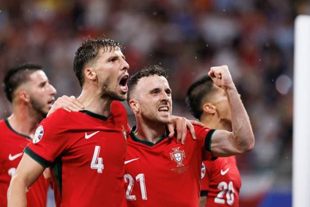Ruben Dias and Diogo Jota celebrate after goal during UEFA EURO, EM, Europameisterschaft,Fussball 2024 game between national teams of Portugal and Czech Republic at Red Bull Arena, Leipzig, Germany (Maciej Rogowski) Leipzig Red Bull Arena Germany Copyright: xMaciejxRogowskix portugalczech-19