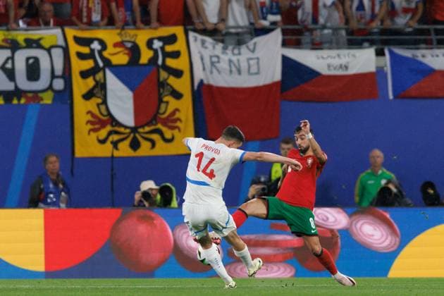 Lukas Provod scoring goal next to Bruno Fernandes during UEFA EURO, EM, Europameisterschaft,Fussball 2024 game between national teams of Portugal and Czech Republic at Red Bull Arena, Leipzig, Germany (Maciej Rogowski) Leipzig Red Bull Arena Germany Copyright: xMaciejxRogowskix portugalczech-23
