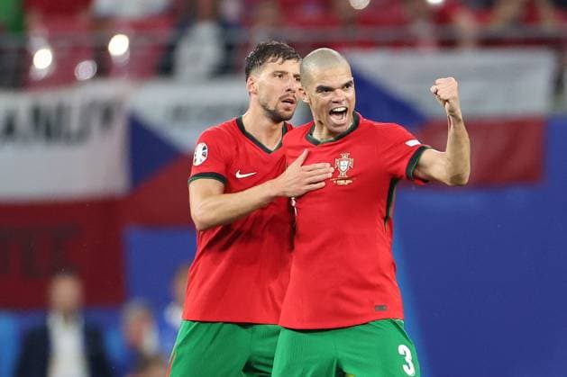 Leipzig Stadium Leipzig, Tuesday, June 18, 2024 UEFA EURO 2024 Germany, Group F stage Matchday 1 Group F Portugal Czechia, Ruben Dias Portugal and Pepe Portugal cheer after the end of the match Copyright: JoaquimxFerreira