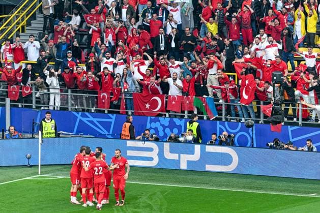 240618 EURO2024 TURKEY VS GEORGIA Mert Muldur (18) of Turkey scores 1-0 and Turkey celebrates during a soccer game between the national teams of Turkey and Georgia on the first matchday in Group F in the group stage of the UEFA EURO, EM, Europameisterschaft,Fussball 2024 tournament , on Tuesday 18 June 2024 in Dortmund , Germany . PHOTO SPORTPIX David Catry Dortmund Signal Iduna Park Germany  Copyright: xSportpix.bex xStijnxAudoorenxDavidxCatryx