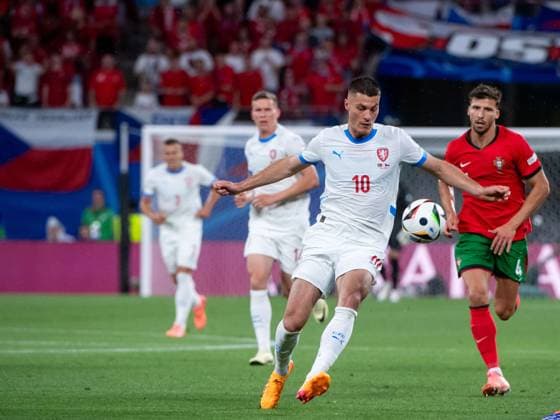 Patrik Schick Czech Republic, 010 in duel with Ruben Dias Portugal, 04 , GER, Portugal POR vs Czech Republic CZE , European Football Championship, UEFA EURO 2024, Group F, Matchday 1, 18 06 2024 GER, Portugal POR vs Czech Republic CZE , European Football Championship, UEFA EURO 2024, Group F, Matchday 1, 18 06 2024 Leipzig Copyright: xEibner-Pressefoto Memmlerx EP_MMR