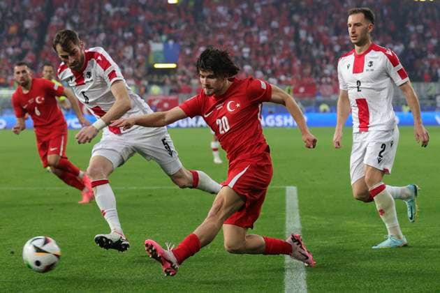 Turkey v Georgia UEFA EURO, EM, Europameisterschaft,Fussball 2024 Group F Ferdi KadÄ±oÄülu of Turkey crosses the ball during the UEFA Euro 2024 Group F match between Turkey and Georgia at Signal Iduna Park, Dortmund Copyright: xPaulxChestertonx FIL-20283-0257 UK Newspapers OUT