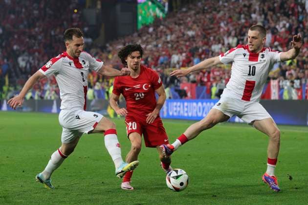 Turkey v Georgia UEFA EURO, EM, Europameisterschaft,Fussball 2024 Group F Otar Kakabadze of Georgia, Ferdi KadÄ±oÄülu of Turkeya and Giorgi Chakvetadze of Georgia in action during the UEFA Euro 2024 Group F match between Turkey and Georgia at Signal Iduna Park, Dortmund Copyright: xPaulxChestertonx FIL-20283-0268 UK Newspapers OUT