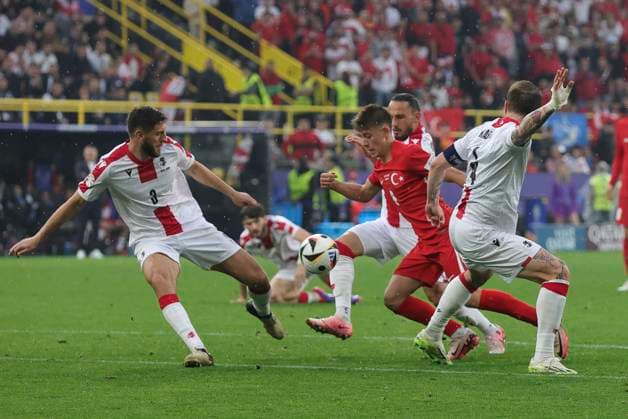 Turkey v Georgia UEFA EURO, EM, Europameisterschaft,Fussball 2024 Group F Ferdi KadÄ±oÄülu of Turkey is surrounded by opposition players during the UEFA Euro 2024 Group F match between Turkey and Georgia at Signal Iduna Park, Dortmund Copyright: xPaulxChestertonx FIL-20283-0270 UK Newspapers OUT