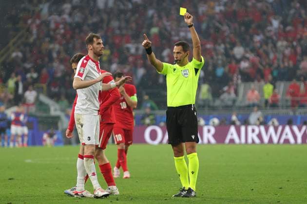 Turkey v Georgia UEFA EURO, EM, Europameisterschaft,Fussball 2024 Group F Solomon Kverkvelia of Georgia gets a yellow card from Referee Facundo Tello during the UEFA Euro 2024 Group F match between Turkey and Georgia at Signal Iduna Park, Dortmund Copyright: xPaulxChestertonx FIL-20283-0271 UK Newspapers OUT