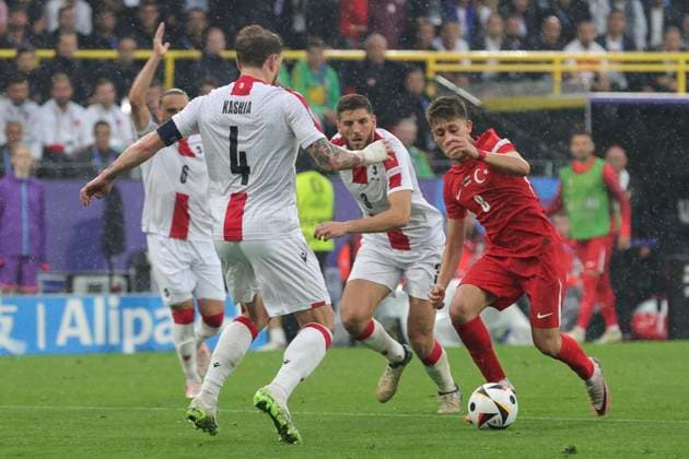 Turkey v Georgia UEFA EURO, EM, Europameisterschaft,Fussball 2024 Group F Arda Güler of Turkey is surrounded by opposition players during the UEFA Euro 2024 Group F match between Turkey and Georgia at Signal Iduna Park, Dortmund Copyright: xPaulxChestertonx FIL-20283-0276 UK Newspapers OUT