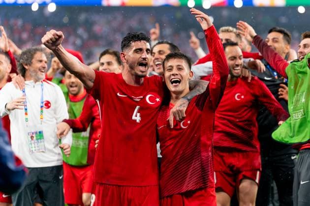 2024-06-18 Turkiye v Georgia - Group F - UEFA EURO, EM, Europameisterschaft,Fussball 2024 DORTMUND, GERMANY - JUNE 18: Samet Akaydin of Turkiye and Arda Guler of Turkiye celebrating their sides win during the Group F - UEFA EURO 2024 match between Turkiye and Georgia at BVB Stadion Dortmund on June 18, 2024 in Dortmund, Germany. (Photo by Joris Verwijst BSR Agency) Dortmund Germany Content not available for redistribution in The Netherlands directly or indirectly through any third parties. Copyright: xBSRxAgencyx