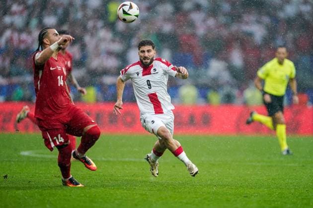 Dortmund, Germany, June 18th 2024: duAbdulkerim BardakcÄ± (14 Turkiye) and Zuriko Davitashvili (9 Georgia) battle for the ball (duel) ring the UEFA EURO, EM, Europameisterschaft,Fussball 2024 Germany Group F football match between Turkiye and Georgia at BVB Stadion Dortmund in Dortmund, Germany. (Daniela Porcelli SPP) Copyright: xDanielaxPorcellix xSPPx spp-en-DaPoSp-20240618-_DP11595