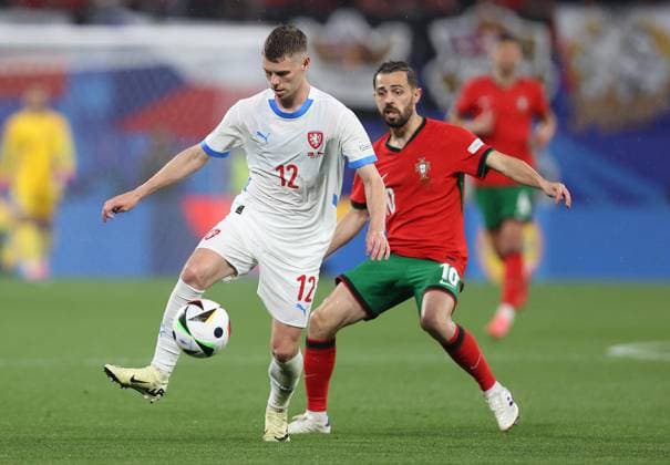 - Portugal v Czech Republic, UEFA EURO, EM, Europameisterschaft,Fussball 2024, Group Stage, Group F, Football Stadium Leipzig, RedBull Arena, Leipzig, Germany - 18th June 2024. David Doudera of Czech Republic & Slavia Praha battles Bernardo Silva of Portugal & Manchester City. - Portugal v Czech Republic, UEFA Euro 2024, Group Stage, Group F, Football Stadium Leipzig, RedBull Arena, Leipzig, Germany - 18th June 2024. Leipzig, Football Stadium Leipzig RedBull Arena Germany Copyright: xDanxWeirx CP_Portugal_Czechia_85