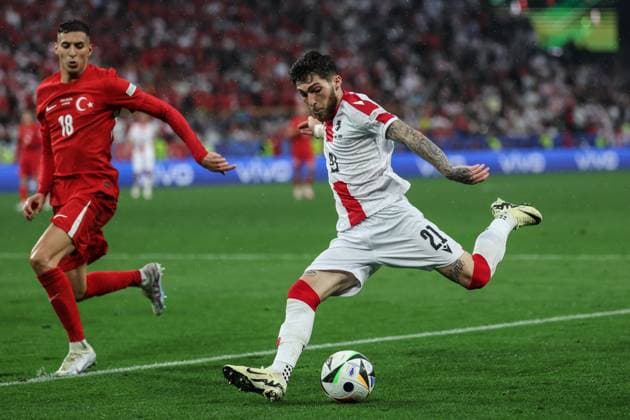 (240619) -- DORTMUND, June 19, 2024 -- Giorgi Tsitaishvili (R) of Georgia shoots during the UEFA EURO, EM, Europameisterschaft,Fussball 2024 Group F match between Turkiye and Georgia in Dortmund, Germany on June 18, 2024. ) (SP)GERMANY-DORTMUND-FOOTBALL-EURO 2024-T?RKIYE VS GEORGIA PanxYulong 