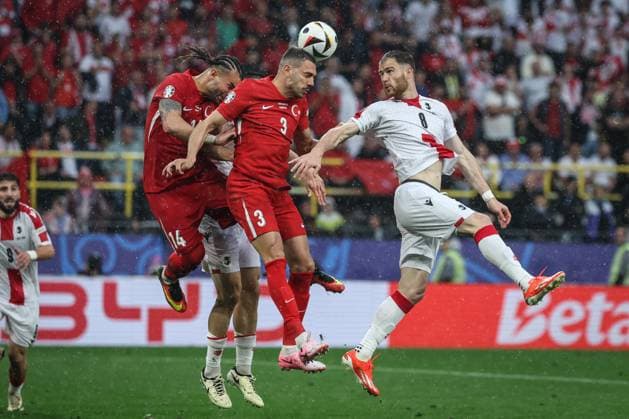 (240619) -- DORTMUND, June 19, 2024 -- Merih Demiral (2nd R) of Turkiye vies with Budu Zivzivadze (1st R) of Georgia for a header during the UEFA EURO, EM, Europameisterschaft,Fussball 2024 Group F match between Turkiye and Georgia in Dortmund, Germany on June 18, 2024. ) (SP)GERMANY-DORTMUND-FOOTBALL-EURO 2024-T?RKIYE VS GEORGIA PanxYulong 