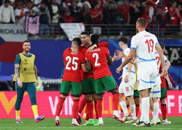 (240619) -- LEIPZIG, June 19, 2024 -- Cristiano Ronaldo (3rd L) of Portugal celebrates with teammates after the UEFA EURO, EM, Europameisterschaft,Fussball 2024 Group F match between Portugal and the Czech Republic in Leipzig, Germany on June 18, 2024. ) (SP)GERMANY-LEIPZIG-FOOTBALL-EURO2024-PORTUGAL VS THE CZECH REPUBLIC ZhangxFan 