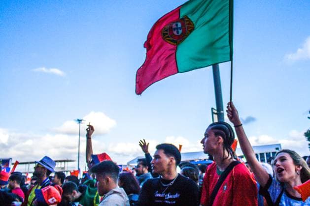 People Meet At Euro Village, In Lisbon, To Watch Portugal X Czech. At 8 p.m. in Lisbon, Portugal, on June 18, Tuesday, people are gathering in Euro Village to watch the first match of Portugal in the UEFA EURO, EM, Europameisterschaft,Fussball LISBON Portugal  Copyright: xLucasxNevesx originalFilename:neves-peopleme240618_npCaq.jpg