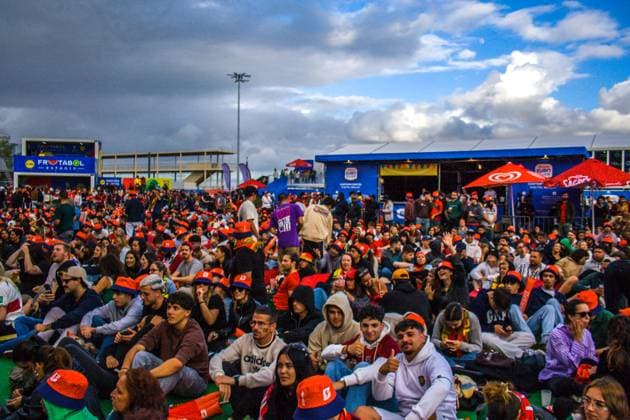 People Meet At Euro Village, In Lisbon, To Watch Portugal X Czech. At 8 p.m. in Lisbon, Portugal, on June 18, Tuesday, people are gathering in Euro Village to watch the first match of Portugal in the UEFA EURO, EM, Europameisterschaft,Fussball LISBON Portugal  Copyright: xLucasxNevesx originalFilename:neves-peopleme240618_npLmq.jpg