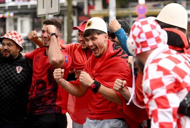 PXL_Hamburg football fans Football fans enjoy atmosphere in Hamburg, Germany on 19. June 2024. before UEFA EURO, EM, Europameisterschaft,Fussball 2024 match Croatia - Albania. MarkoxLukunic PIXSELL