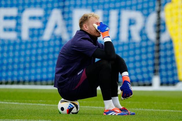 Aaron Ramsdale of England covers his face as he sits on a ball England Training Session, UEFA European Championship, EM, Europameisterschaft 2024, Group C, Football, Spa & Golf Resort Weimarer Land, Blankenhain, Germany, 19 Jun 2024 EDITORIAL USE ONLY No use with unauthorised audio, video, data, fixture lists, club league logos or live services. Online in-match use limited to 120 images, no video emulation. No use in betting, games or single club league player publications.  Copyright: xDavexShopland Shutterstockx 14546613m