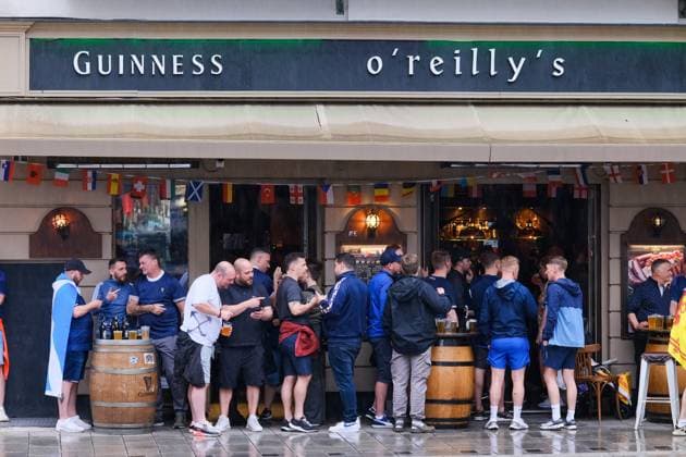 Düsseldorf 18 06 2024 oÂ reillysÂ s irish pub Mutter Ey Strasse Hunsrückenstrasse Altstadt pub district European Football Championship European Football Championship Scottish fans football fans Guinness Scots Scotland