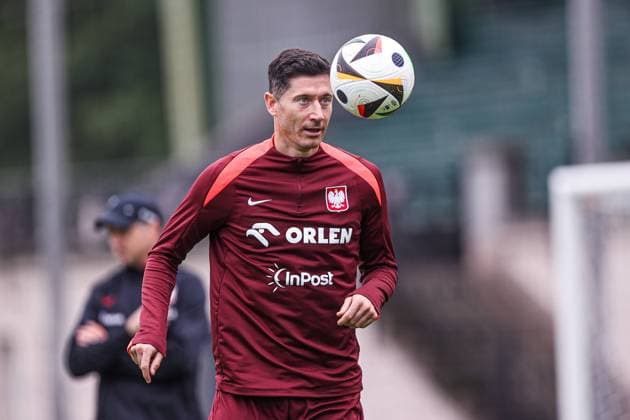 19.06.2024 HANNOVER, NIEMCY PILKA NOZNA (FOOTBALL) UEFA EURO, EM, Europameisterschaft,Fussball 2024 - CENTRUM TRENINGOWE REPREZENTACJI POLSKI - HANNOVER 96 ACADEMIE KONFERENCJA PRASOWA I TRENING REPREZENTACJI POLSKI NZ ROBERT LEWANDOWSKI FOTO LUKASZ GROCHALA CYFRASPORT NEWSPIX.PL --- Newspix.pl  20240619cslg0122