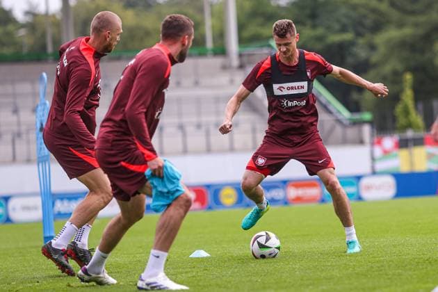 19.06.2024 HANNOVER, NIEMCY PILKA NOZNA (FOOTBALL) UEFA EURO, EM, Europameisterschaft,Fussball 2024 - CENTRUM TRENINGOWE REPREZENTACJI POLSKI - HANNOVER 96 ACADEMIE KONFERENCJA PRASOWA I TRENING REPREZENTACJI POLSKI NZ PAWEL DAWIDOWICZ FOTO LUKASZ GROCHALA CYFRASPORT NEWSPIX.PL --- Newspix.pl  20240619CSLG0136