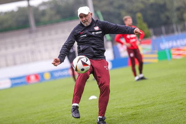 19.06.2024 HANNOVER, NIEMCY PILKA NOZNA (FOOTBALL) UEFA EURO, EM, Europameisterschaft,Fussball 2024 - CENTRUM TRENINGOWE REPREZENTACJI POLSKI - HANNOVER 96 ACADEMIE KONFERENCJA PRASOWA I TRENING REPREZENTACJI POLSKI NZ MICHAL PROBIERZ TRENER HEAD COACH SELEKCJONER REPREZENTACJI POLSKI FOTO LUKASZ GROCHALA CYFRASPORT NEWSPIX.PL --- Newspix.pl  20240619CSLG0140