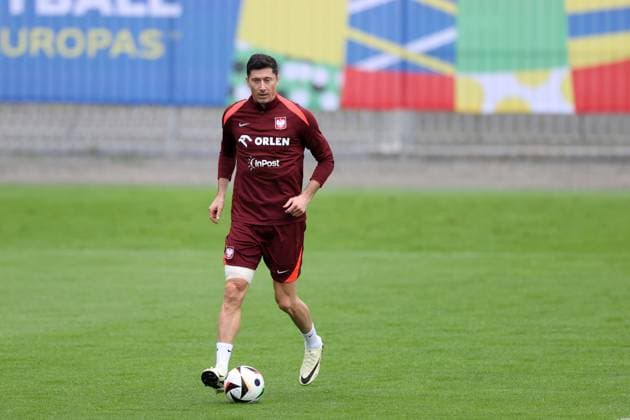 HANOWER 19.06.2024 TRENING REPREZENTACJI POLSKI NA EURO 2024 --- POLISH FOOTBALL national team, Nationalteam TRAINING SESSION ON EURO 2024 IN HANOVER ROBERT LEWANDOWSKI FOT. PIOTR KUCZA FOTOPYK NEWSPIX.PL --- Newspix.pl  240619PYK1001