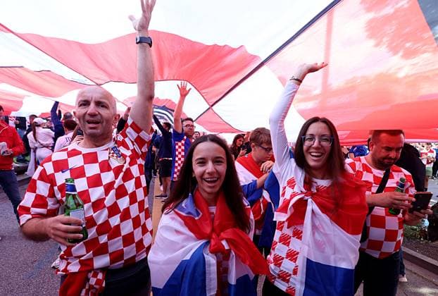 EURO 2024 Croatia Flag Croatia fans are pictured with a giant flag ahead of the UEFA EURO, EM, Europameisterschaft,Fussball 2024 Group stage match Croatia v Albania at Hamburg, Germany on June 19, 2024. The flag measures 107 by 12.5 meters and weighs 140 kilograms. SanjinxStrukic PIXSELL