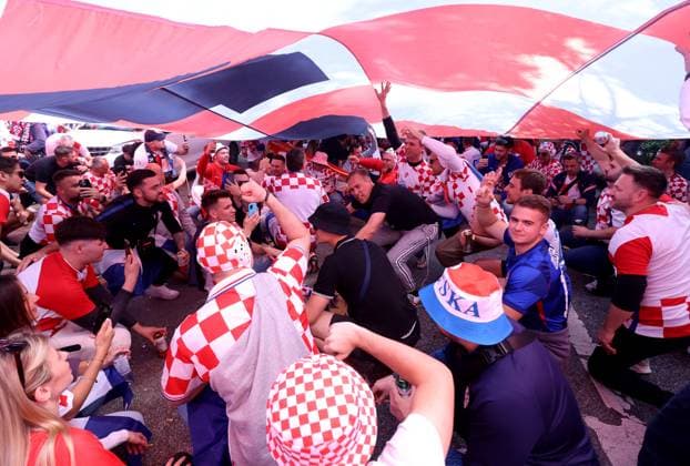EURO 2024 Croatia Flag Croatia fans are pictured with a giant flag ahead of the UEFA EURO, EM, Europameisterschaft,Fussball 2024 Group stage match Croatia v Albania at Hamburg, Germany on June 19, 2024. The flag measures 107 by 12.5 meters and weighs 140 kilograms. SanjinxStrukic PIXSELL