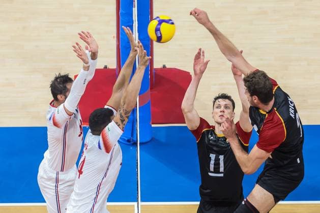 (240619) -- PASAY CITY, June 19, 2024 -- Tobias Krick (1st R) of Germany spikes the ball during the match between Germany and France at the Men s Volleyball Nations League (VNL) 2024 in Pasay City, the Philippines, on June 19, 2024. ) (SP)THE PHILIPPINES-PASAY CITY-VOLLEYBALL-NATIONS LEAGUE-MEN-GERMANY VS FRANCE ROUELLExUMALI 