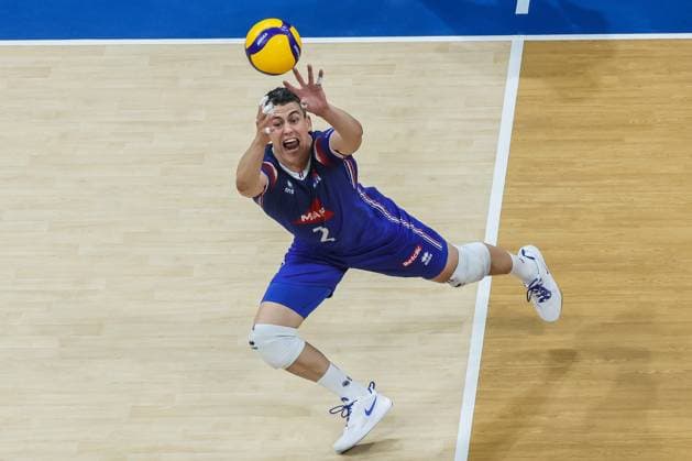 (240619) -- PASAY CITY, June 19, 2024 -- Jenia Grebennikov of France tries to save the ball during the match between Germany and France at the Men s Volleyball Nations League (VNL) 2024 in Pasay City, the Philippines, on June 19, 2024. ) (SP)THE PHILIPPINES-PASAY CITY-VOLLEYBALL-NATIONS LEAGUE-MEN-GERMANY VS FRANCE ROUELLExUMALI 