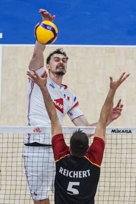 (240619) -- PASAY CITY, June 19, 2024 -- Jean Patry (top) of France spikes the ball during the match between Germany and France at the Men s Volleyball Nations League (VNL) 2024 in Pasay City, the Philippines, on June 19, 2024. ) (SP)THE PHILIPPINES-PASAY CITY-VOLLEYBALL-NATIONS LEAGUE-MEN-GERMANY VS FRANCE ROUELLExUMALI 