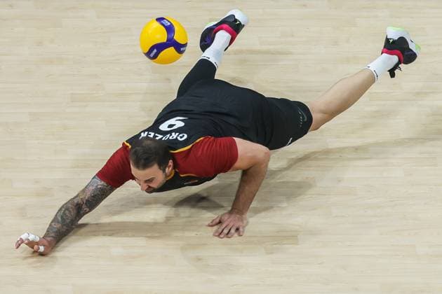 (240619) -- PASAY CITY, June 19, 2024 -- Gyorgy Grozer of Germany tries to save the ball during the match between Germany and France at the Men s Volleyball Nations League (VNL) 2024 in Pasay City, the Philippines, on June 19, 2024. ) (SP)THE PHILIPPINES-PASAY CITY-VOLLEYBALL-NATIONS LEAGUE-MEN-GERMANY VS FRANCE ROUELLExUMALI 
