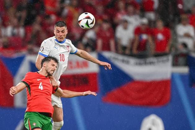 18 06 2024, Leipzig, Germany, Leipzig Stadium, Portugal vs Czech Republic UEFA EURO 2024 Group F, Ruben Dias Portugal and Patrik Schick Czechia in a duel Photo H Langer Leipzig Leipzig Stadium Saxony Germany 541_POTCHZ20240618_265 Langer-541