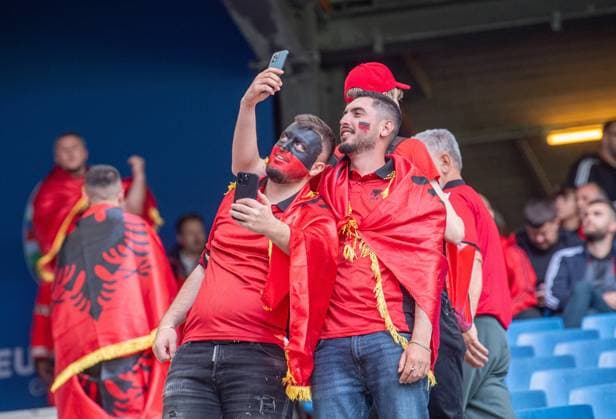 Football, men, season 2023 24, Euro 2024 Group B 2 matchday in Hamburg, Croatia Albania, Albanian fans in the stadium, 19 06 2024, Copyright: xSebastianxRäppold MatthiasxKochx
