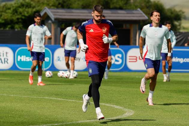 Spain s goalkeeper Unai Simon attends a training session of the Spanish national team, Nationalteam held in Donaueschingen, Germany, 19 June 2024. Spain will face Italy in a Euro2024 soccer match on 20 June. Training session of Spain !ACHTUNG: NUR REDAKTIONELLE NUTZUNG!  Copyright: xJJxGuillenx GRAF3048 20240619-55013914183_1