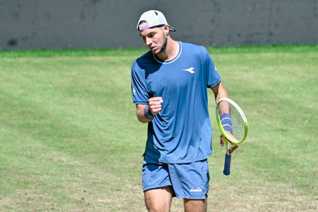 Jan Lennard Struff GER clenches his fist 19 06 2024 Tennis Terra Wortmann Open, ATP World Tour 500, , OWL ARENA, Halle Westfalen , NRW Germany Copyright: xpepphotox xPeterxEppingerx pep00321, pep_20240619_hm