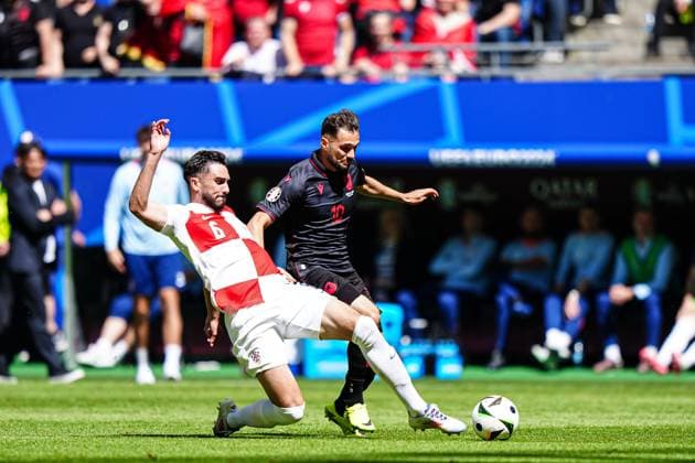 Josip Sutalo Croatia, 06 , Nedim Bajrami Albania, 10 GER, Croatia vs Albania, European Football Championship, UEFA Euro 2024, Matchday 2, 19 06 2024 GER, Croatia vs Albania, European Football Championship, UEFA Euro 2024, Matchday 2, 19 06 2024 Hamburg Copyright: xEibner-Pressefoto MarcelxvonxFehrnx EP_MFN