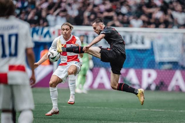 Soccer Men UEFA European Football Championship 2024 Group B Croatia vs Albania 19 06 2024 v l Luka Modric 10, Croatia and Mario Mitaj 3, Albania in the air Hamburg Volksparkstadion Hamburg Germany